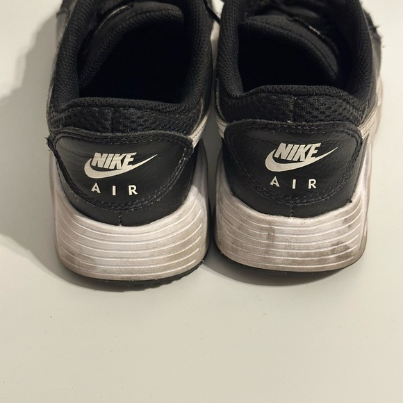 Woman’s Nike Air Max Nuaxis Size 5.5 Black - Picture 4 of 6